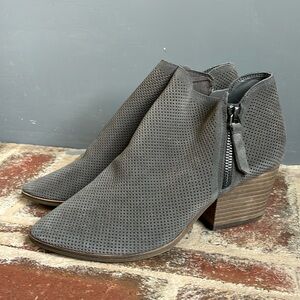 NEW Vince Camuto Nethera Gray Perforated Booties
